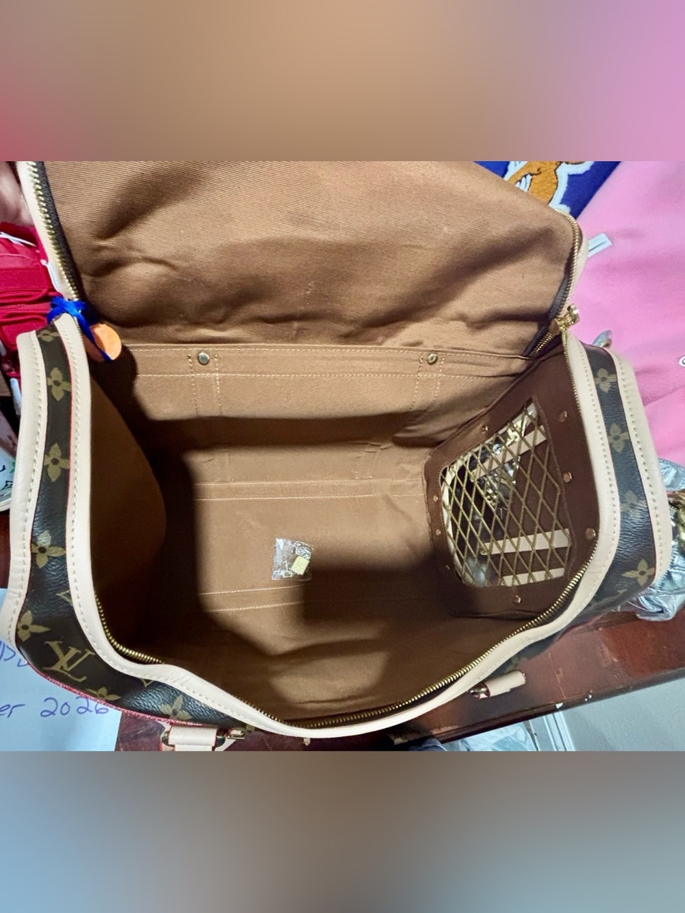 ๐ ๐ฉLuxury Pet Carrier 17x9x13 Approximately - Picture 7 of 8